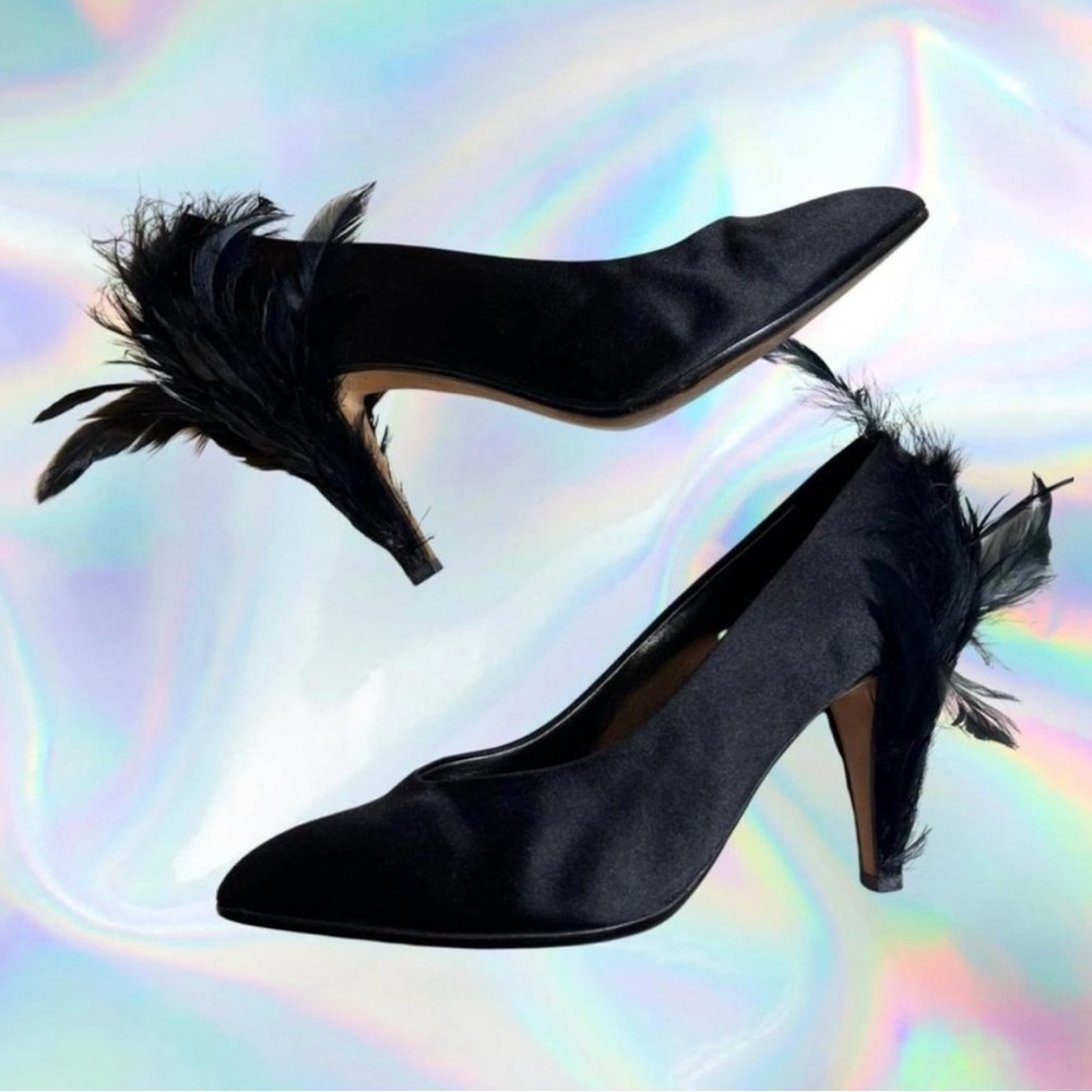 Amazing Vintage 1980s Andrea Pfister black satin & feather pumps